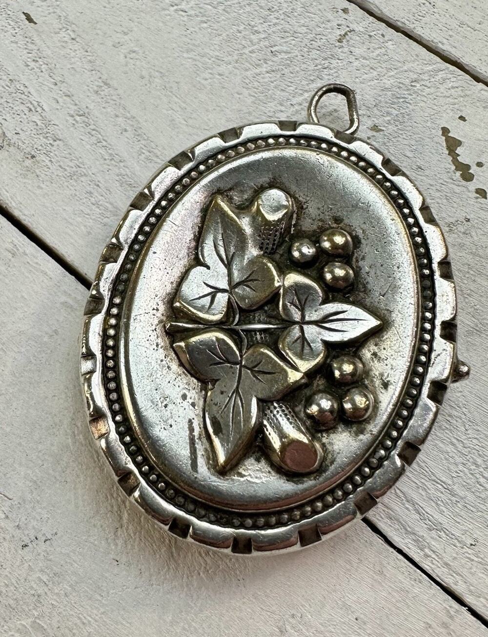 Antique Victorian Locket Raised Ivy Leaf Grape Aesthetic Silver Tone Pendant